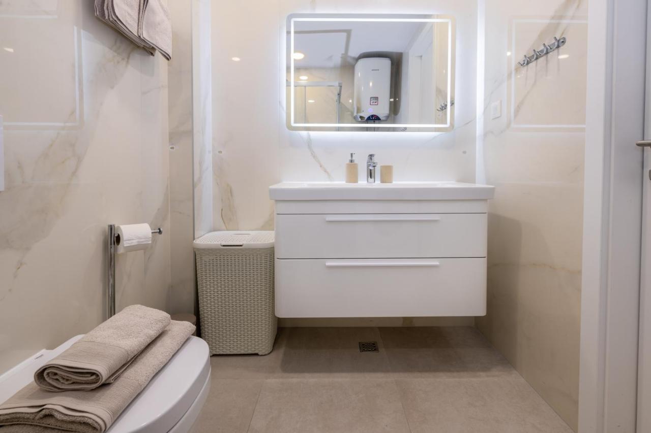 Apartment Mari Deluxe Макарска Екстериор снимка